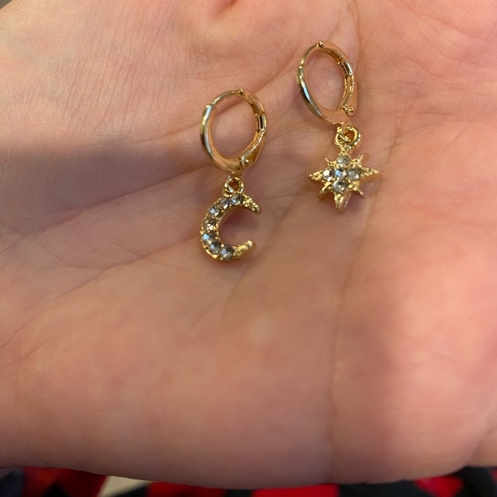 NEW 18k Gold plated Stamped and moon 🌙 Earrings - Picture 3 of 3
